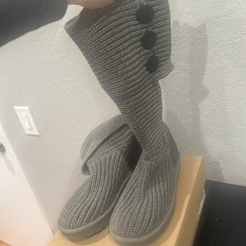 UGG - Picture 4 of 5